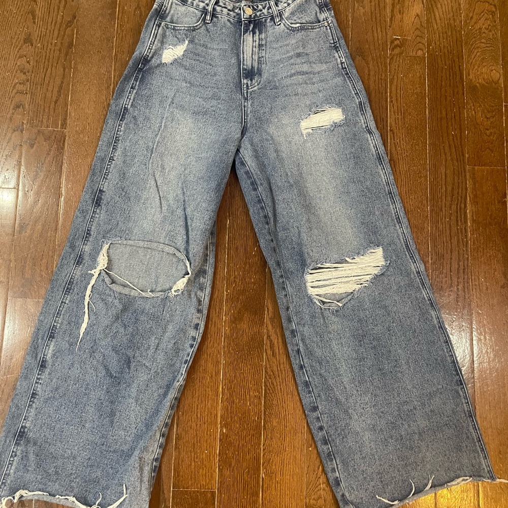 Wide leg distressed jeans, good condition worn once.